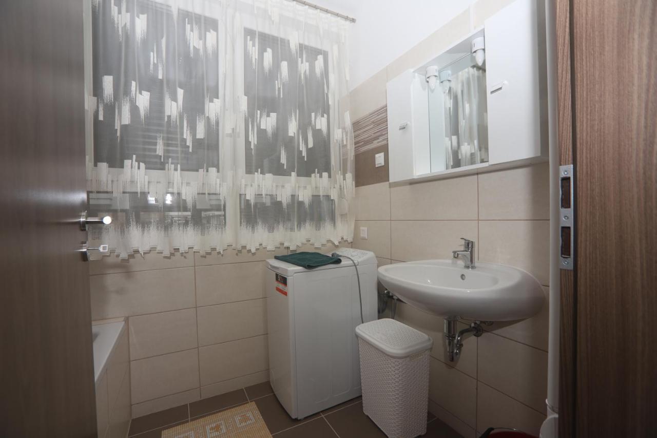 Ádám Guesthouse I. Kecskemét Esterno foto