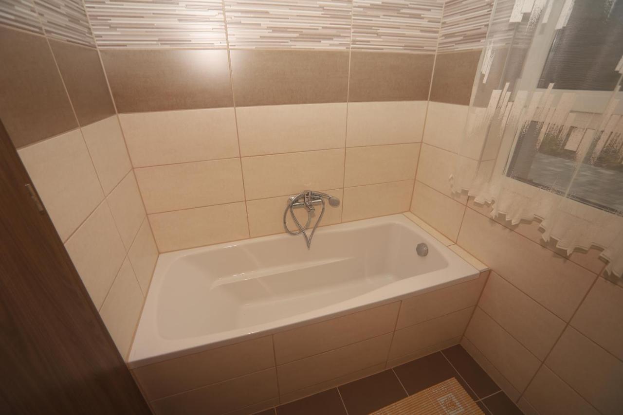 Ádám Guesthouse I. Kecskemét Esterno foto