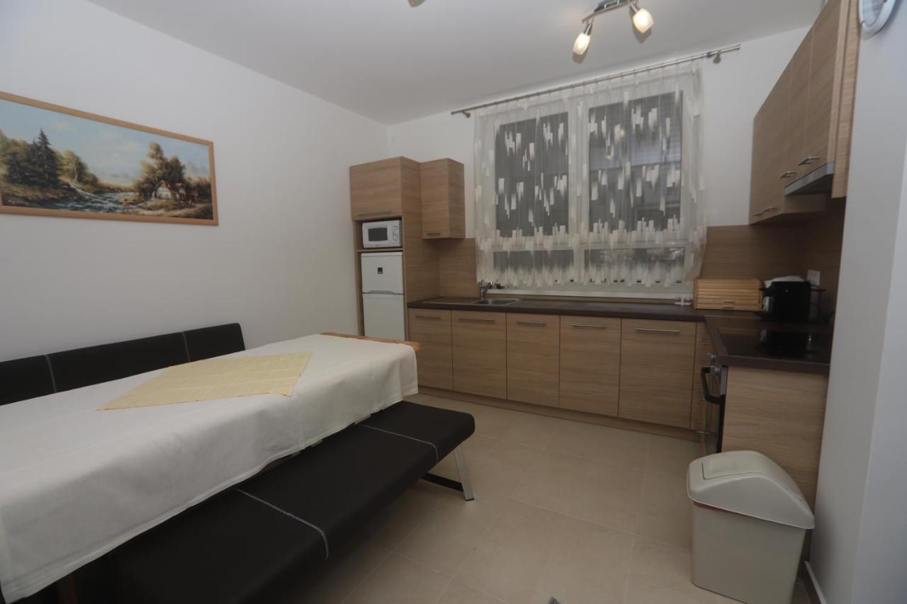 Ádám Guesthouse I. Kecskemét Esterno foto